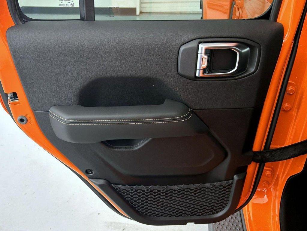 new 2025 Jeep Gladiator car, priced at $40,782