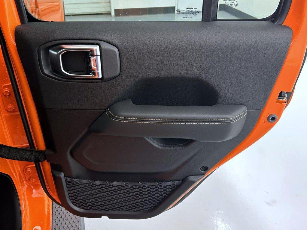 new 2025 Jeep Gladiator car, priced at $40,782