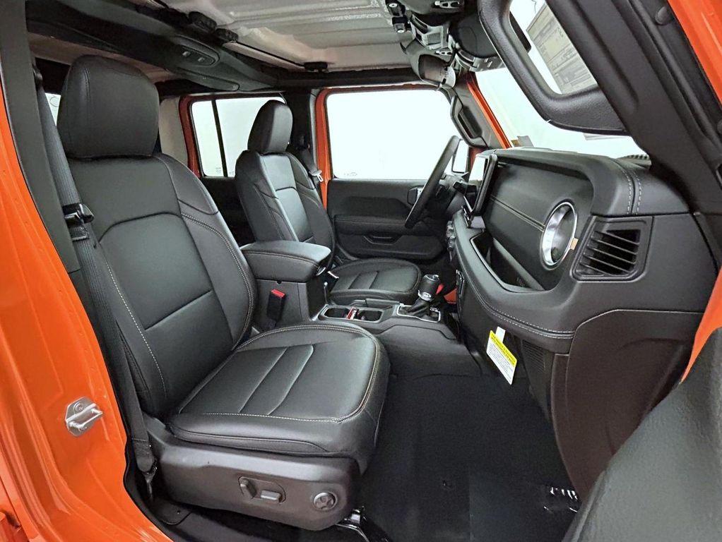 new 2025 Jeep Gladiator car, priced at $40,782