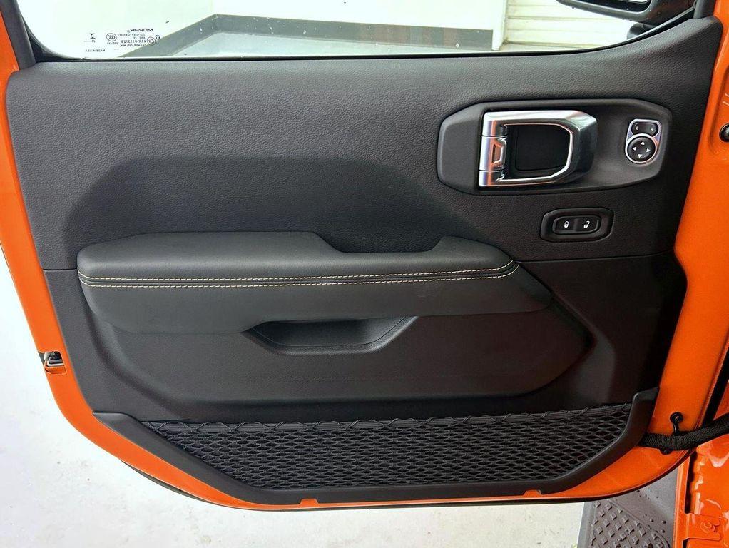 new 2025 Jeep Gladiator car, priced at $40,782