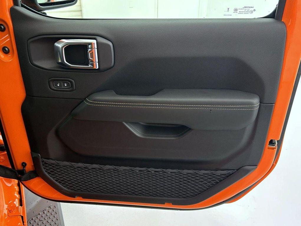 new 2025 Jeep Gladiator car, priced at $40,782