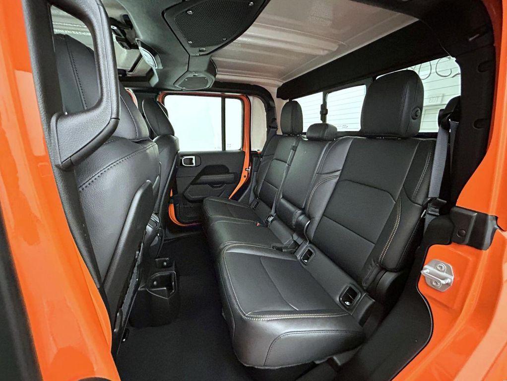 new 2025 Jeep Gladiator car, priced at $40,782