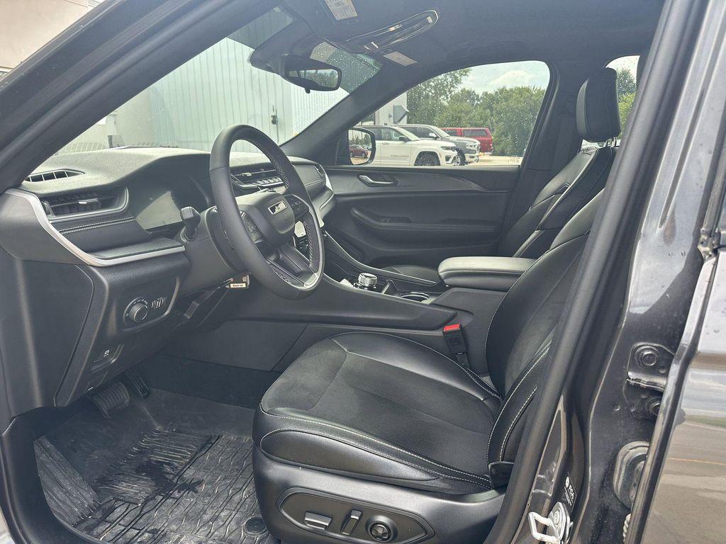 used 2024 Jeep Grand Cherokee car, priced at $38,469