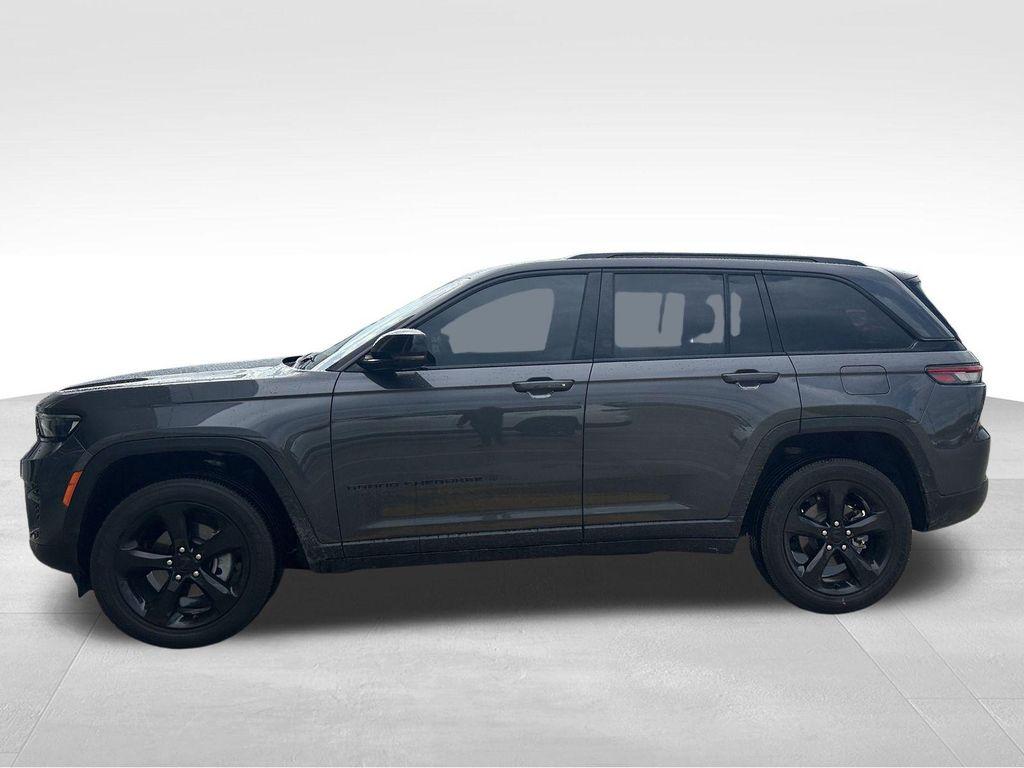 used 2024 Jeep Grand Cherokee car, priced at $38,469