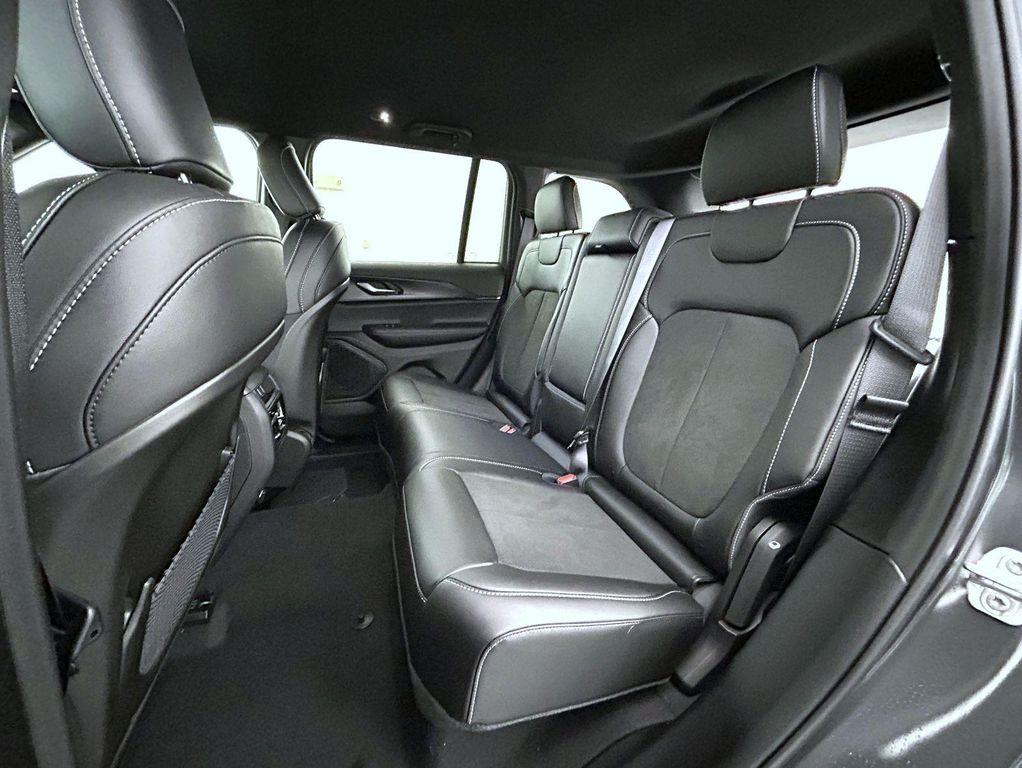 new 2025 Jeep Grand Cherokee car, priced at $38,653