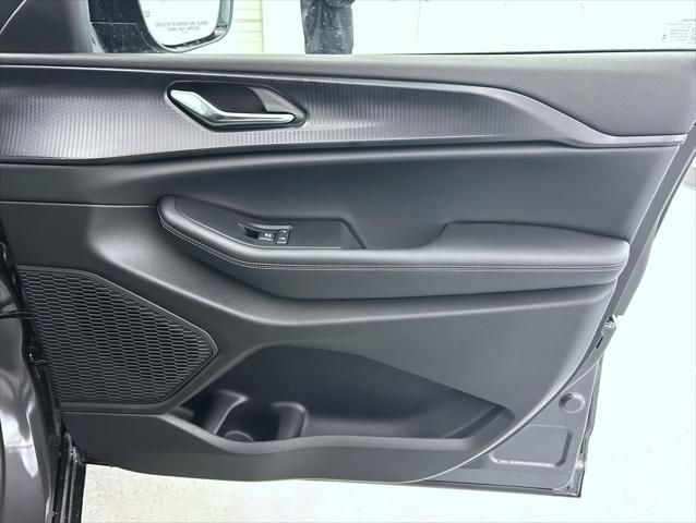 new 2025 Jeep Grand Cherokee car, priced at $40,903