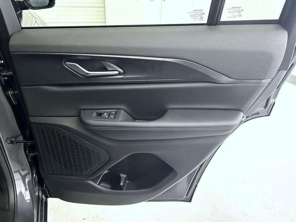 new 2025 Jeep Grand Cherokee car, priced at $38,653