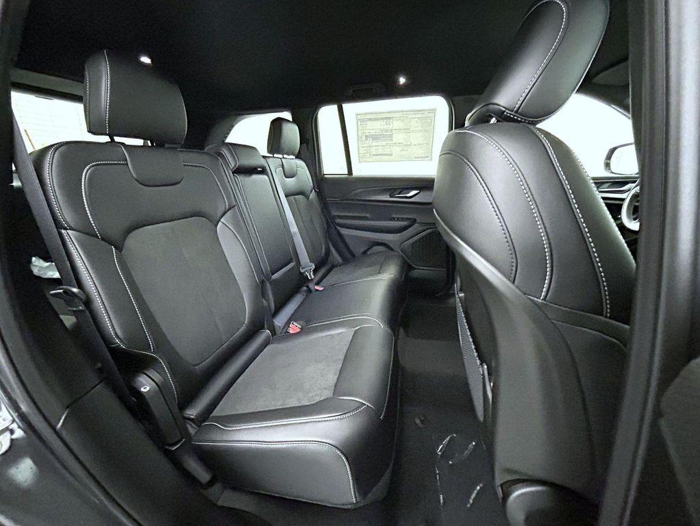 new 2025 Jeep Grand Cherokee car, priced at $38,653