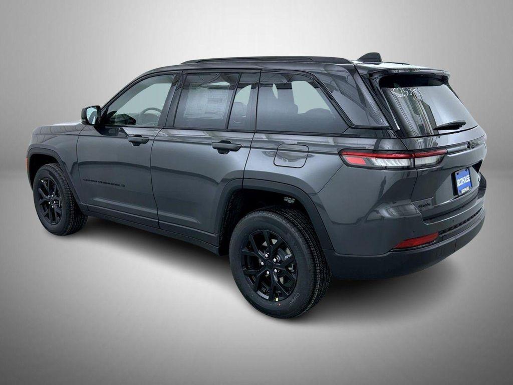 new 2025 Jeep Grand Cherokee car, priced at $38,653