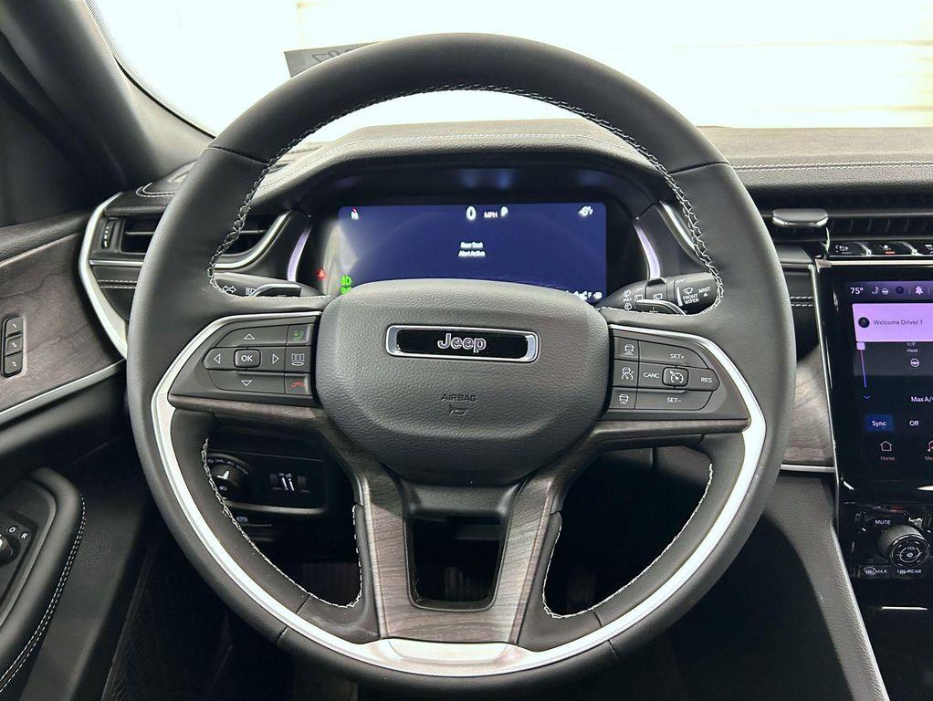 new 2025 Jeep Grand Cherokee car, priced at $42,224