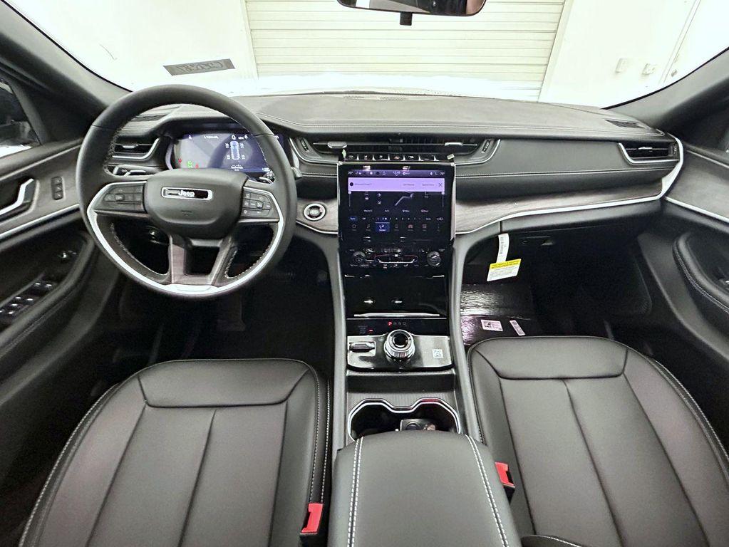 new 2025 Jeep Grand Cherokee car, priced at $42,224