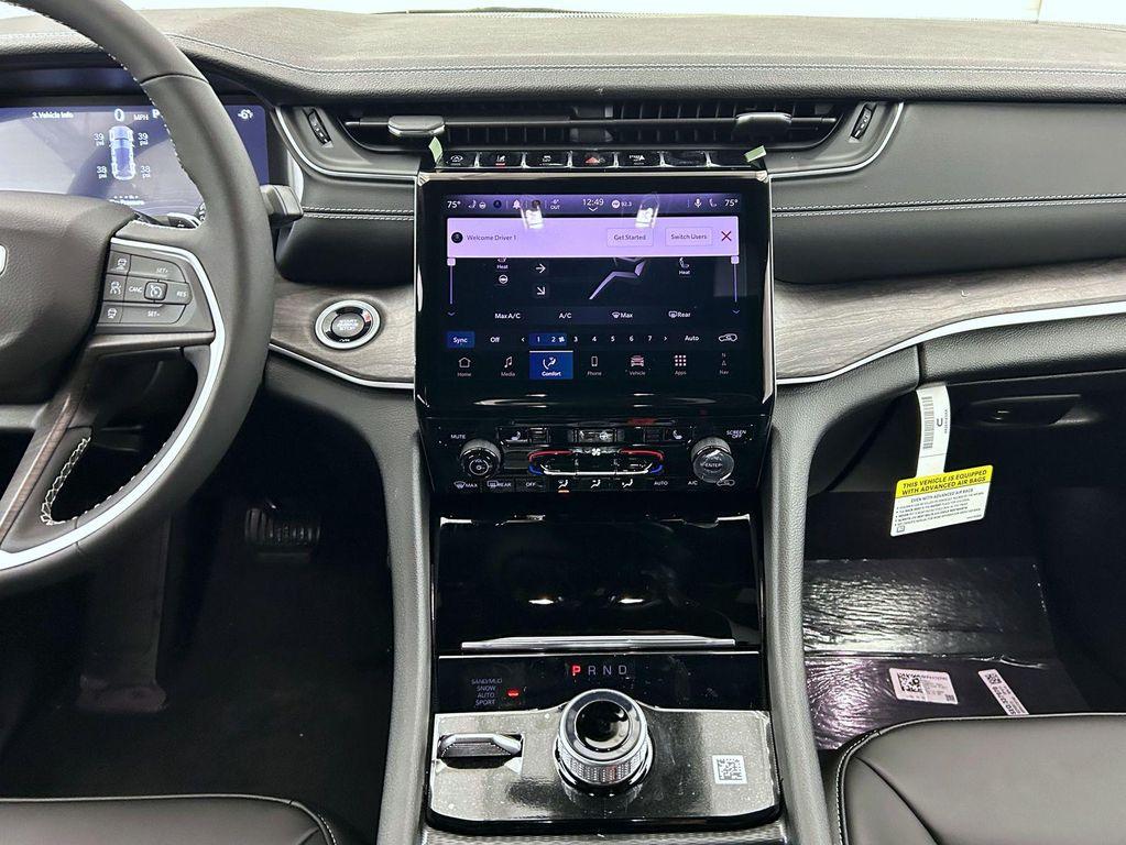 new 2025 Jeep Grand Cherokee car, priced at $42,224