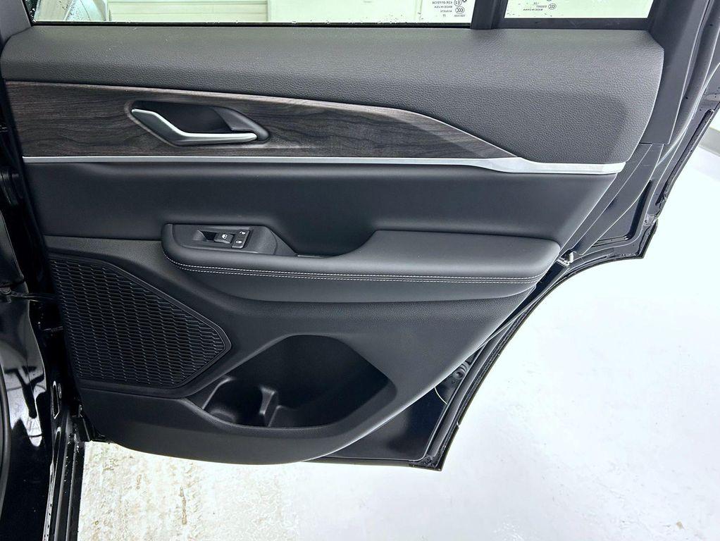 new 2025 Jeep Grand Cherokee car, priced at $42,224