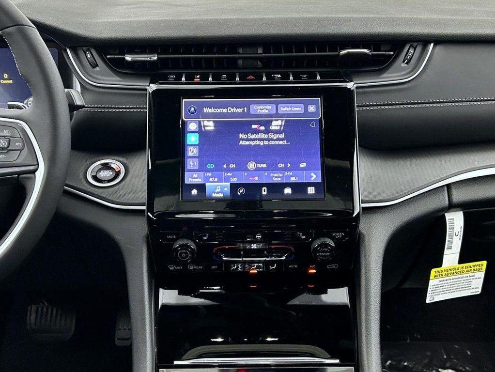 new 2025 Jeep Grand Cherokee car, priced at $37,562