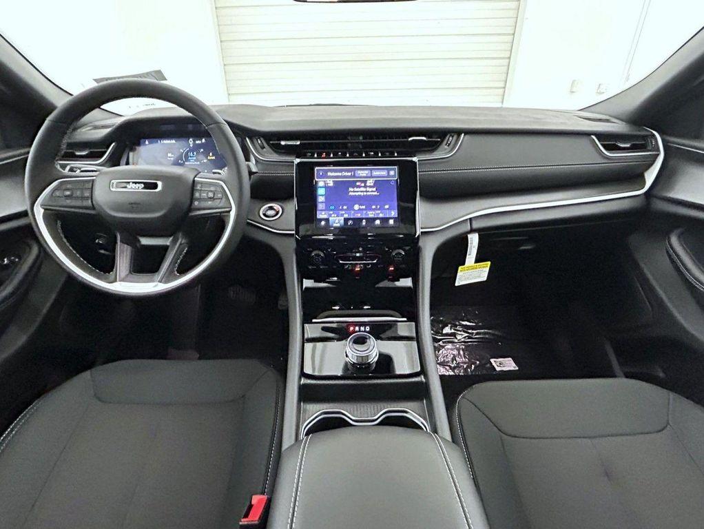 new 2025 Jeep Grand Cherokee car, priced at $37,562
