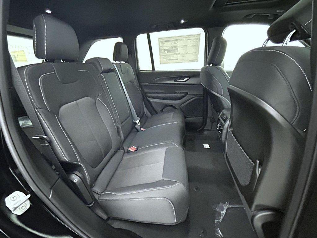new 2025 Jeep Grand Cherokee car, priced at $37,562