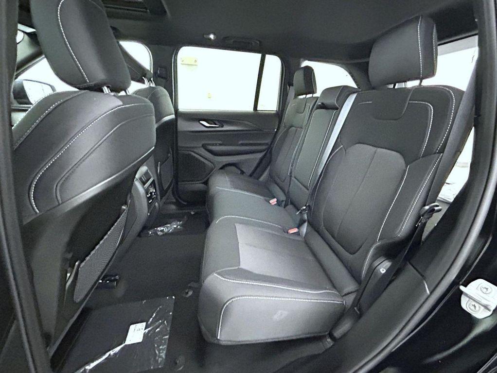 new 2025 Jeep Grand Cherokee car, priced at $37,562