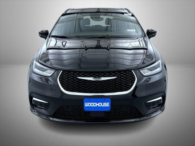 new 2025 Chrysler Pacifica car, priced at $45,404