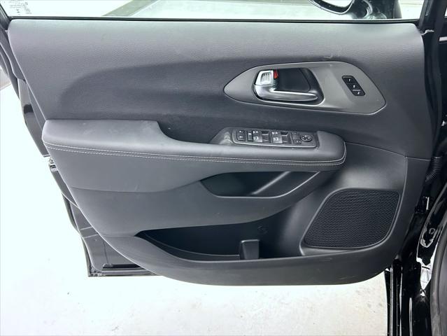 new 2025 Chrysler Pacifica car, priced at $45,404