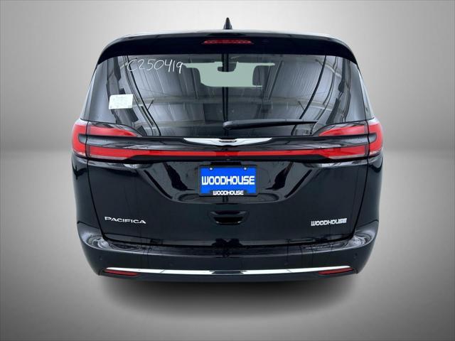 new 2025 Chrysler Pacifica car, priced at $45,404