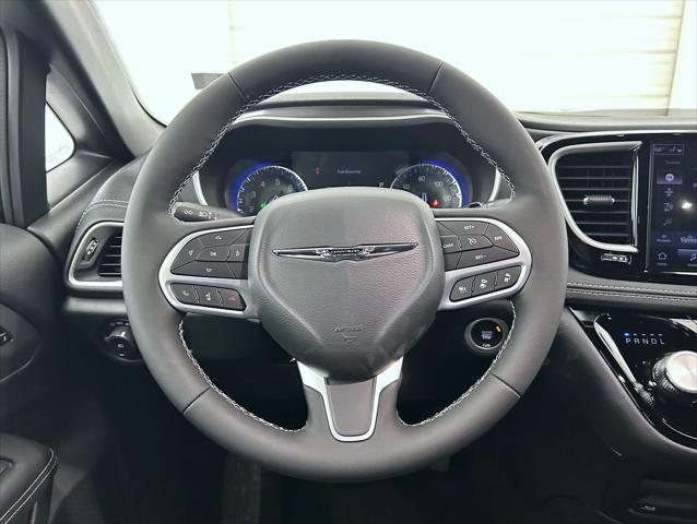 new 2025 Chrysler Pacifica car, priced at $45,404