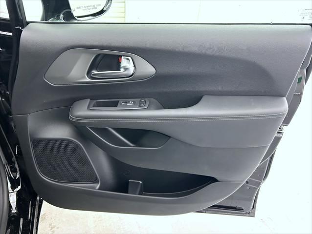 new 2025 Chrysler Pacifica car, priced at $45,404