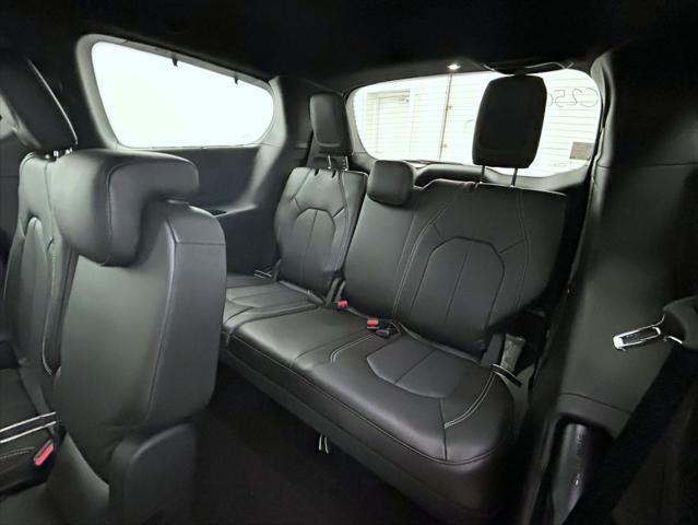 new 2025 Chrysler Pacifica car, priced at $45,404