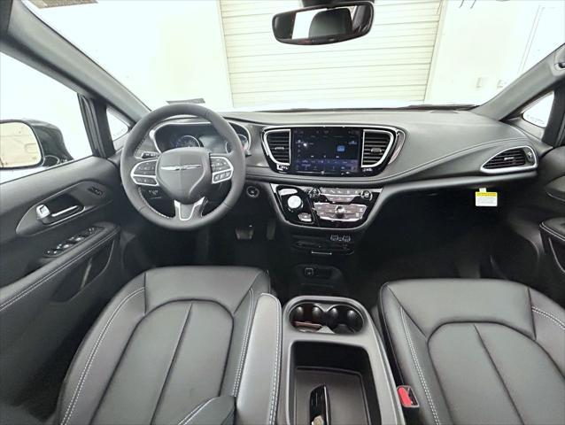 new 2025 Chrysler Pacifica car, priced at $45,404