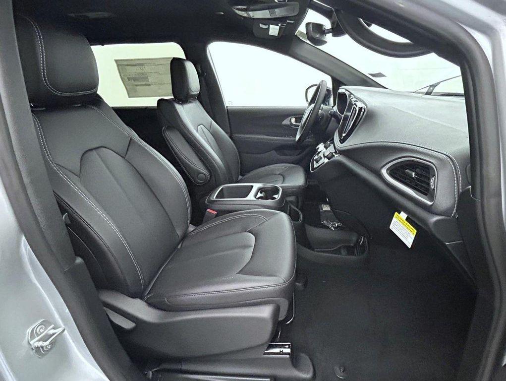 new 2026 Chrysler Pacifica car, priced at $39,745