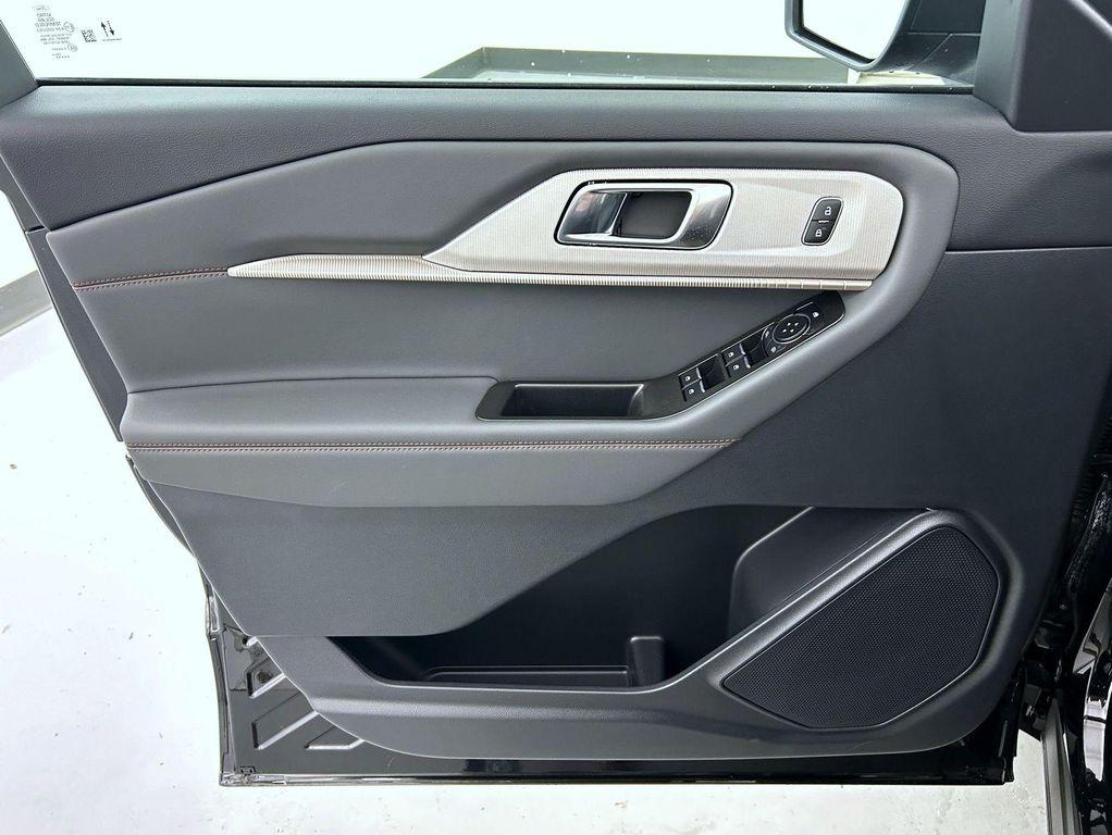 new 2025 Ford Explorer car
