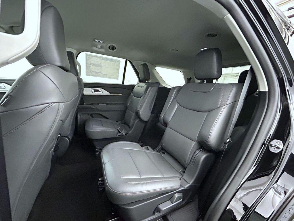 new 2025 Ford Explorer car