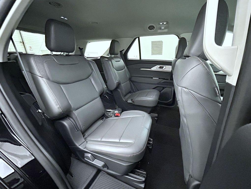 new 2025 Ford Explorer car