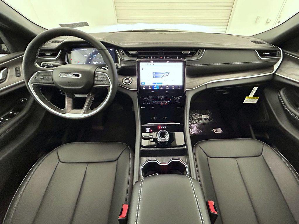 new 2025 Jeep Grand Cherokee L car, priced at $40,495