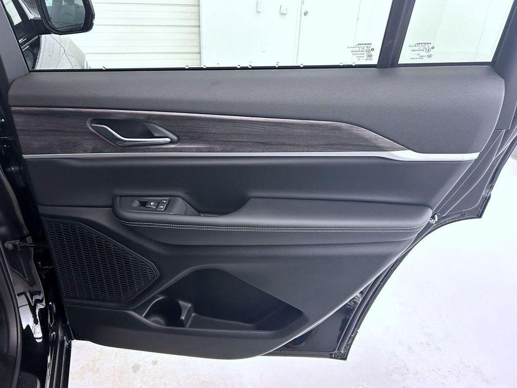 new 2025 Jeep Grand Cherokee L car, priced at $40,495