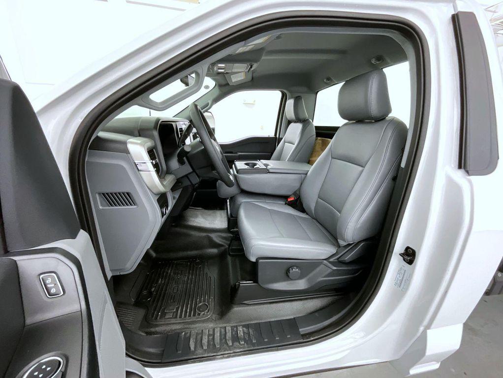 new 2025 Ford F-350 car