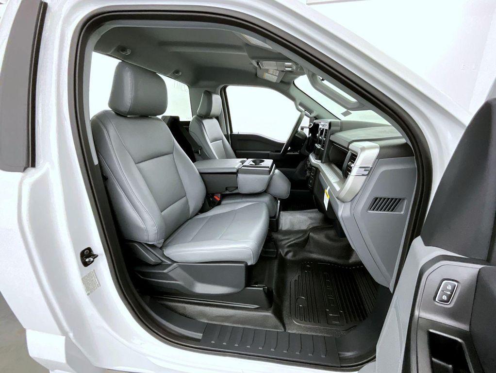 new 2025 Ford F-350 car
