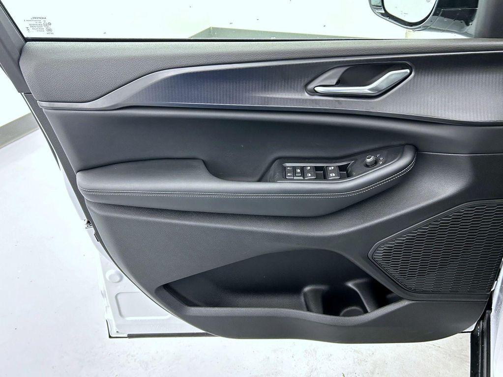 new 2025 Jeep Grand Cherokee L car, priced at $44,276