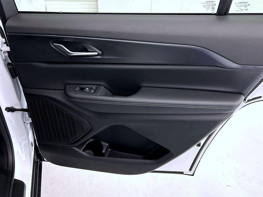 new 2025 Jeep Grand Cherokee L car, priced at $44,276