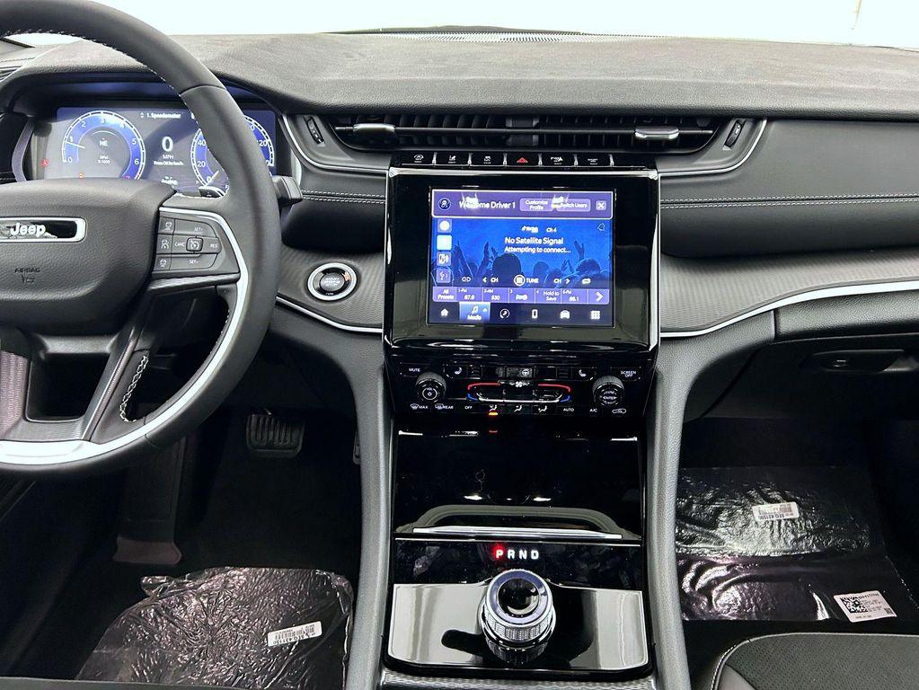 new 2025 Jeep Grand Cherokee L car, priced at $44,276