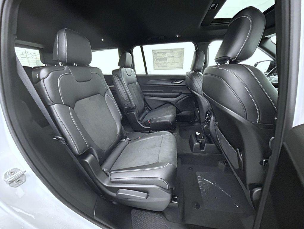 new 2025 Jeep Grand Cherokee L car, priced at $44,276