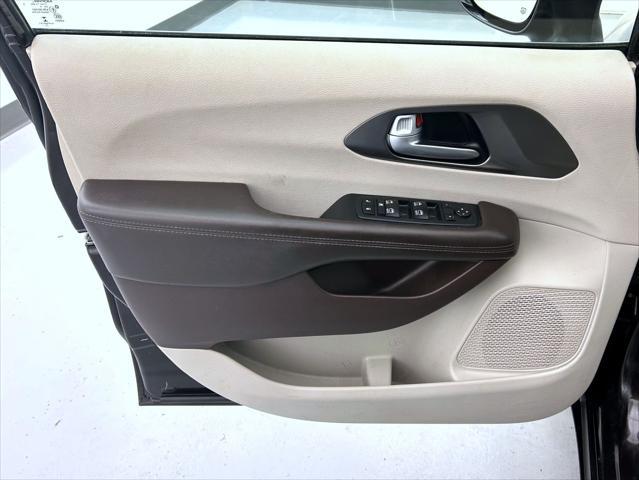 used 2017 Chrysler Pacifica car, priced at $12,703