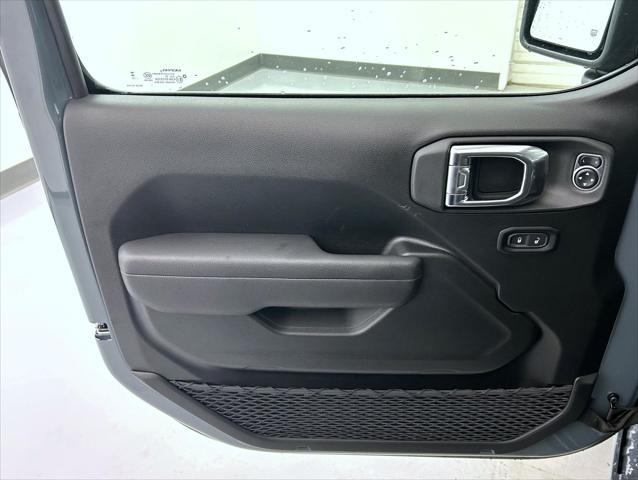 new 2025 Jeep Wrangler car, priced at $45,603