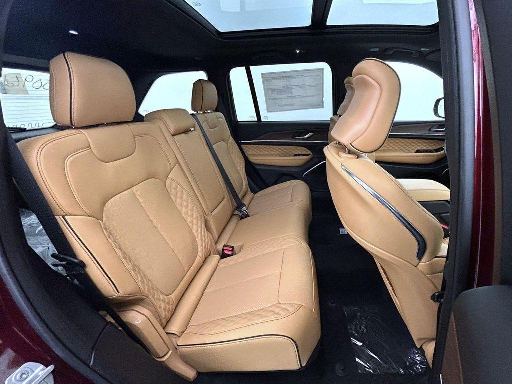 new 2025 Jeep Grand Cherokee car, priced at $57,515