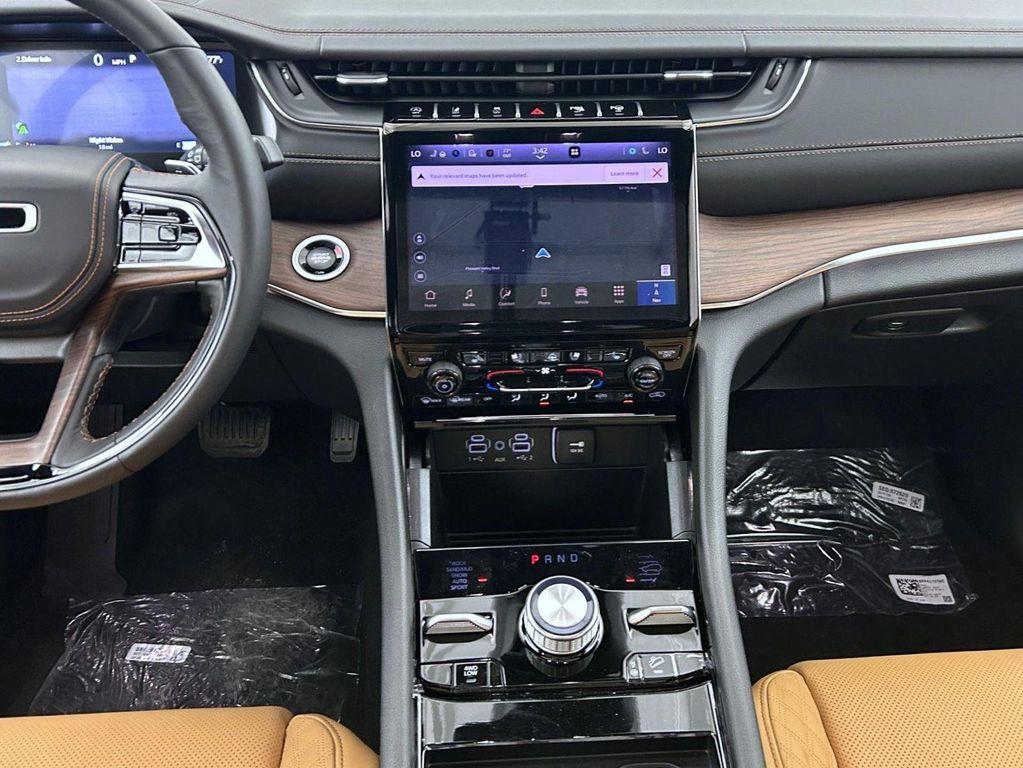 new 2025 Jeep Grand Cherokee car, priced at $57,515