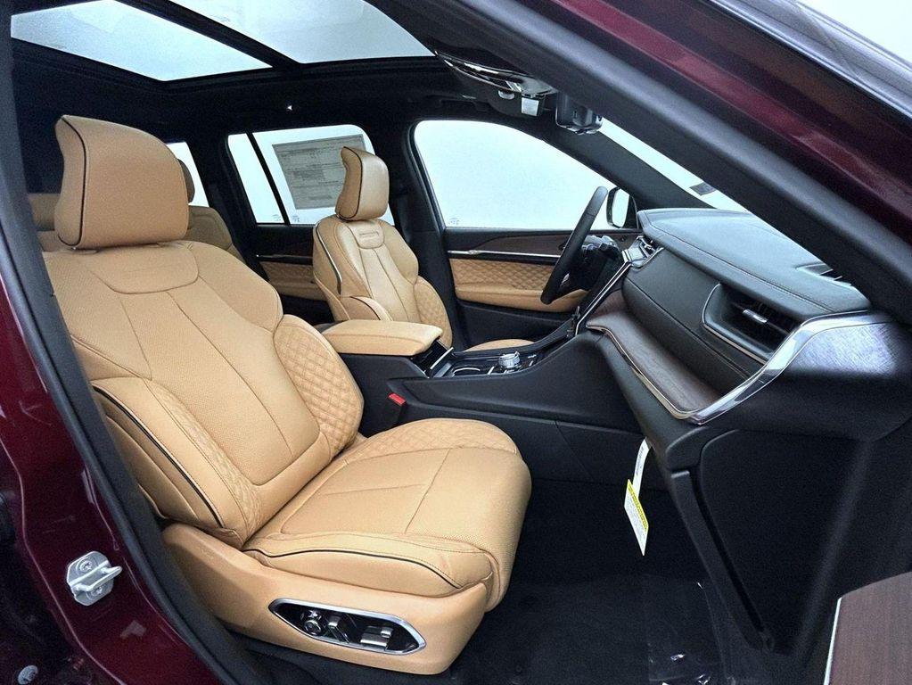 new 2025 Jeep Grand Cherokee car, priced at $57,515