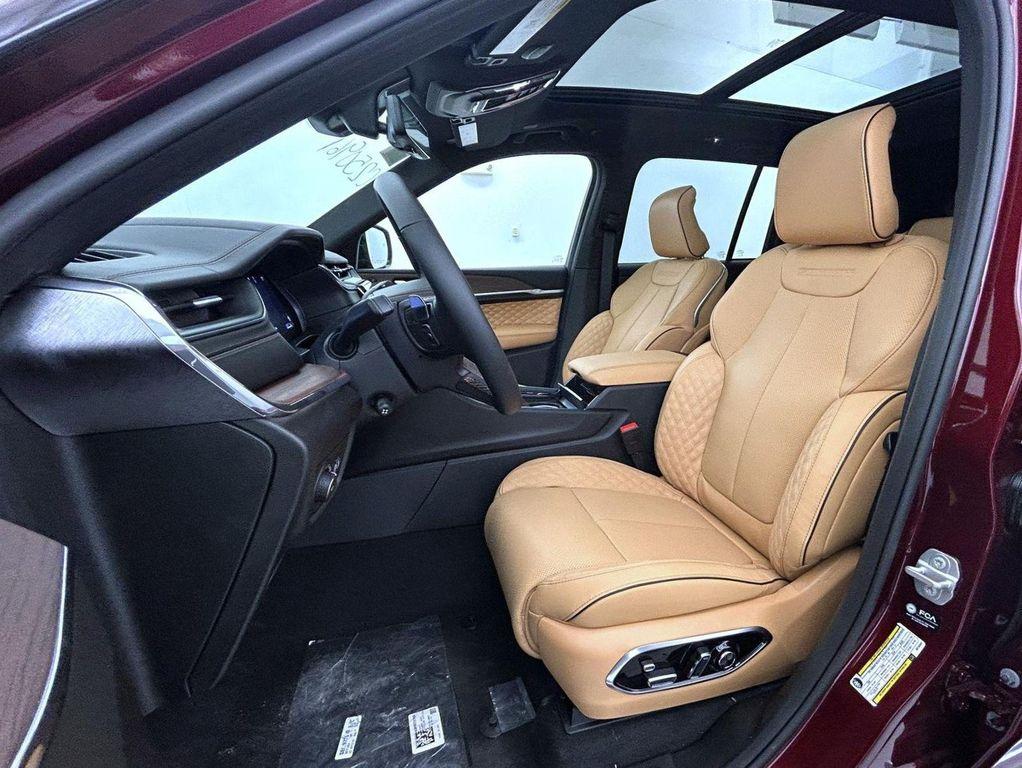 new 2025 Jeep Grand Cherokee car, priced at $57,515