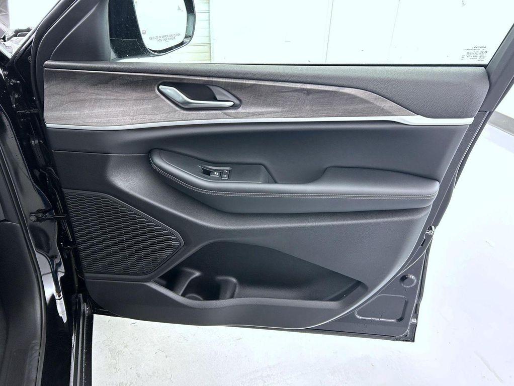 new 2025 Jeep Grand Cherokee L car, priced at $46,445