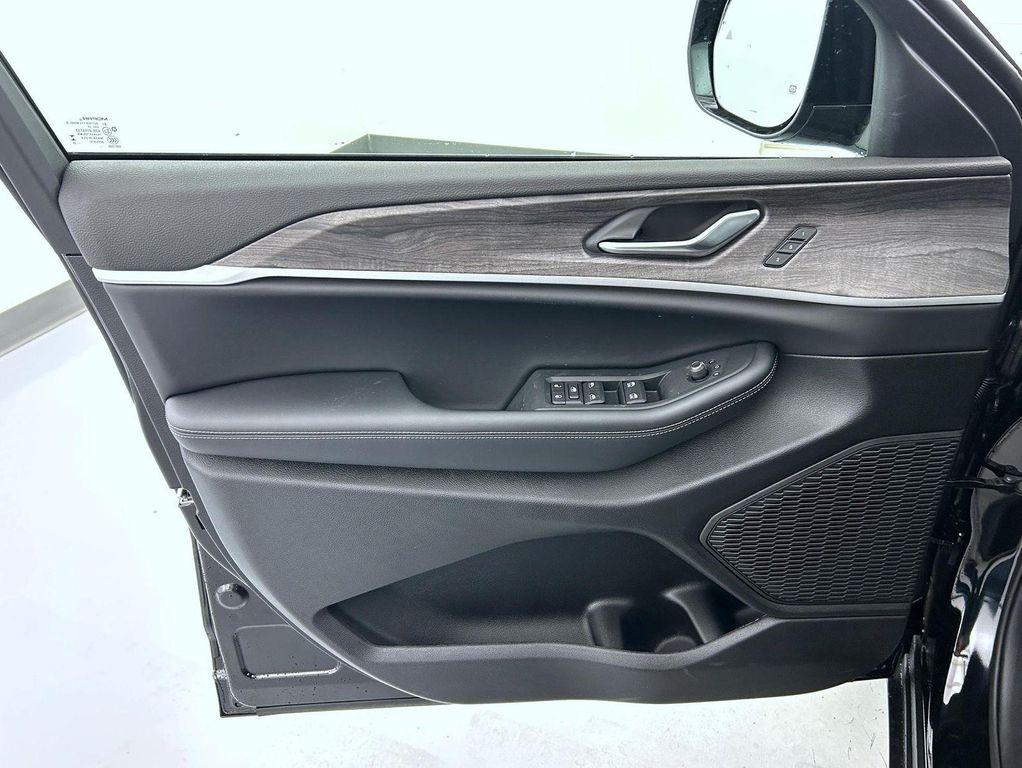 new 2025 Jeep Grand Cherokee L car, priced at $46,445