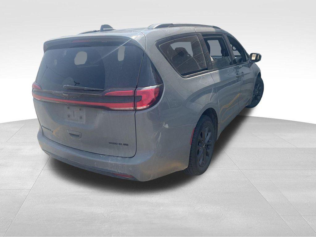 used 2021 Chrysler Pacifica car, priced at $21,027