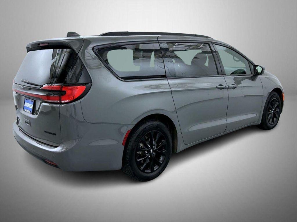 used 2021 Chrysler Pacifica car, priced at $21,027